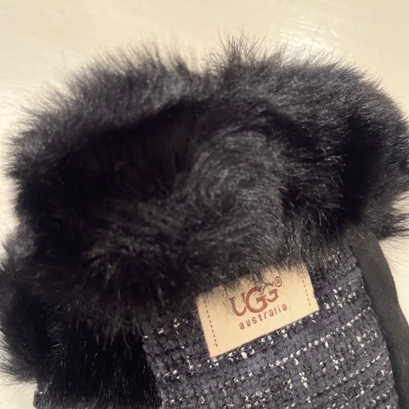 UGGS  BLACK GLOVES NWT - Picture 3 of 6